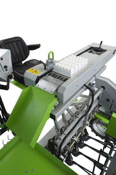 轻型单行播种机,可安装在拖拉机上.